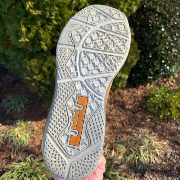 Nike LeBron 11 Max Low “Flordian/Atomic Mango” - Picture 4 of 8